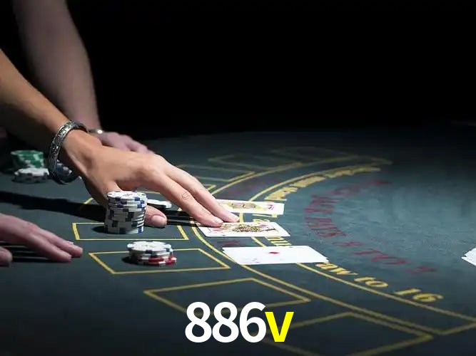 886v